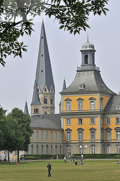 Rheinische Friedrich-Wilhelms-Universität Bonn  er  basilika  kirche  Bonner Münster  Bonn  Nordrhein-Westfalen  Deutschland  Europa