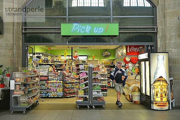 Hauptbahnhof  Wiesbaden  Hessen  Deutschland  Europa