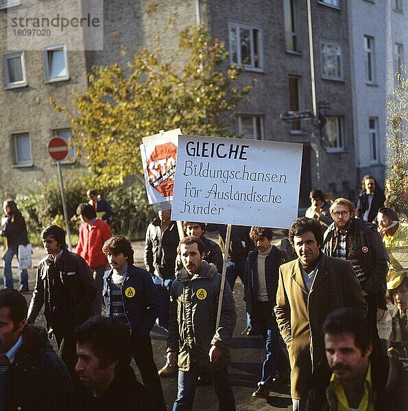 Düsseldorf. Ausländerdemo für Gleichberechtigung. ca. 1979-80