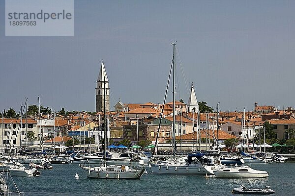 Bucht und Yachthafen von Izola  Istrien  Adria  Slowenien  Europa