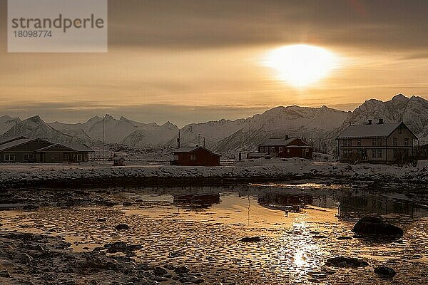 Hafen  Laukvik  Lofoten  Nordland  Norwegen  Europa