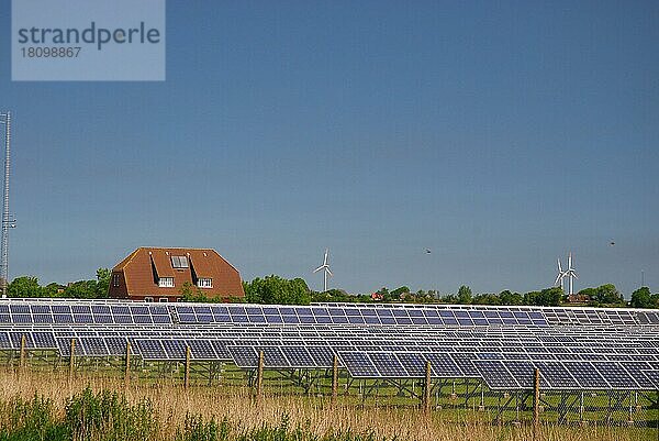 Energieanlage  alternative Energie  Energiegewinnung  Solar  Solarfeld