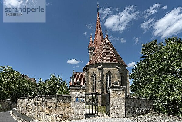 Die evangelische St. Matthäus Kirche  seit 1477 erwähnt  Heroldsberg  Mittelfranken  Bayern  Deutschland  Europa
