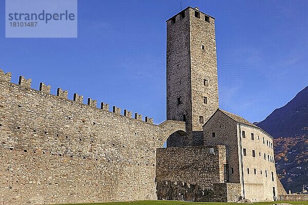 Castelgrande  Bellinzona  Tessin  Ticino  Castel Grande  Burgmauer  Schweiz  Europa