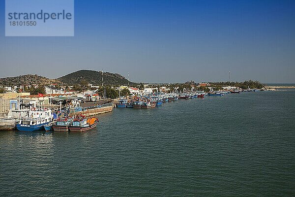 Fischerboote im Hafen von Phan Rang  Ninh Thuan  Vietnam  Asien