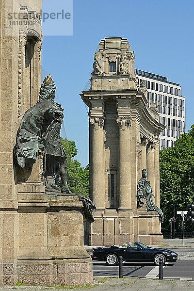 Charlottenburger Tor  Straße des 17. Juni  Charlottenburg  Berlin  Deutschland  Europa