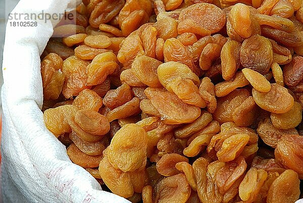 Aprikosen (Prunus armeniaca)  getrocknet  Markt  Ürgüp  Kappadokien  Türkei  Asien