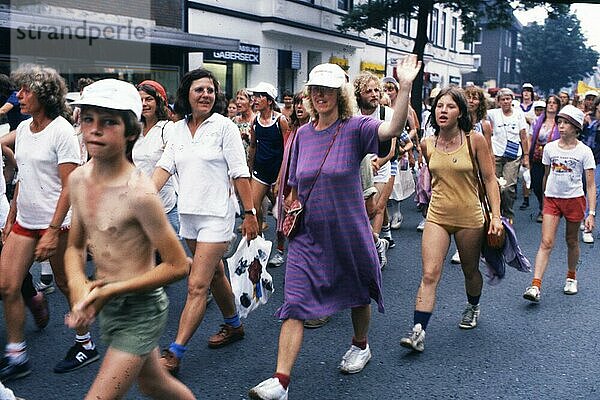 Düsseldorf. Frauendemo. Gruppe Lesben. 1981