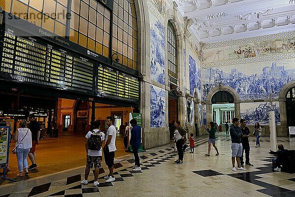 Bahnhof Sao Bento  Azulejos  Wandfliesen  Wandmalereien  Estacao Sao Bento  Porto  Portugal  Europa