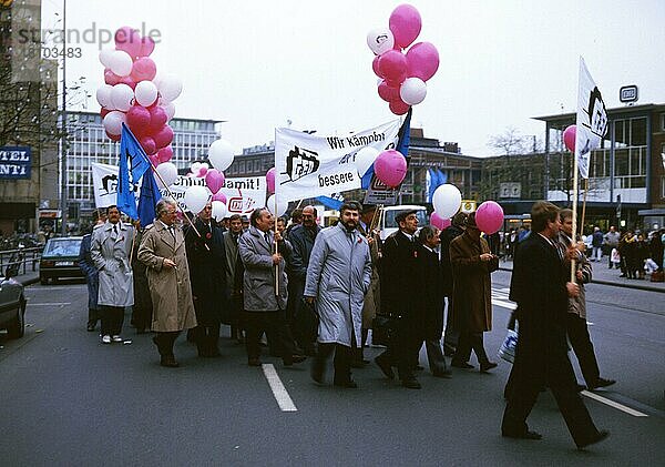 Dortmund. Die Gewerkschaft der Eisenbahn Deutschlands (GED) demonstriert für Erhaltung der Arbeitsplätze ca. 1988