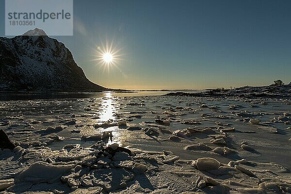 Fjord  Valberg  Lofoten  Nordland  Norwegen  Europa