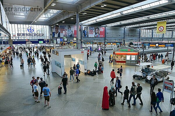 Haupthalle  Hauptbahnhof  München  Bayern  Deutschland  Europa