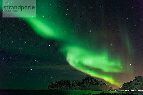 Nordlicht  Polarlichter  Auroras  Flakstad  Lofoten  Nordland  Aurora borealis  Norwegen  Europa