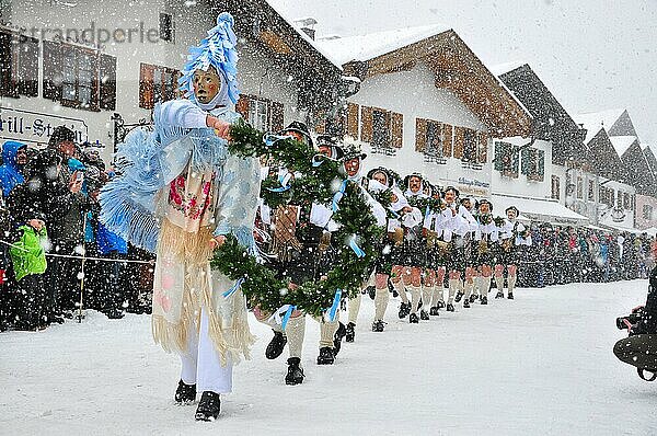 Brauchtum  Tradition  Fasching  Schellenrührer  Winter  Mittenwald  Bayern