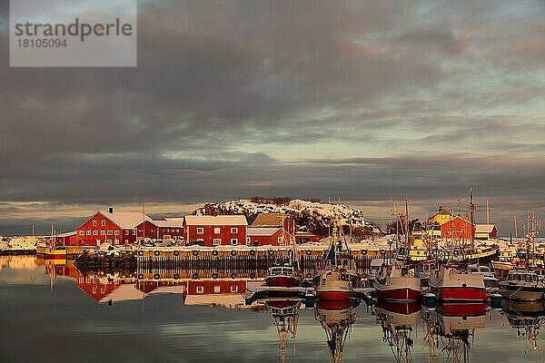 Hafen  Laukvik  Lofoten  Nordland  Norwegen  Europa