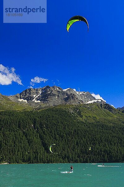 Kitesurfen  Silvaplanersee  Oberengadin  Graubünden  Schweiz  Europa