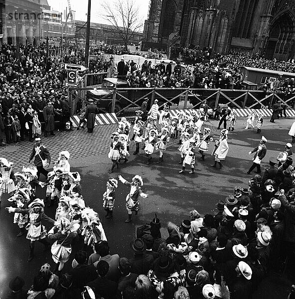 Der Karnevalsumzug in Jahre 1966 in Koeln  Deutschland  Europa