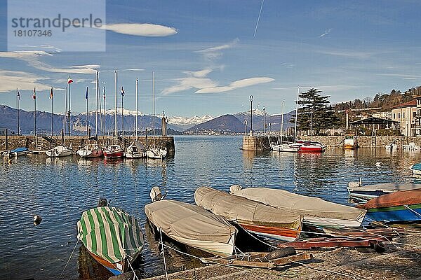 Alter Hafen  Lago Maggiore  Laveno-Mombello  Laveno  Lombardei  Provinz Varese  Italien  Europa