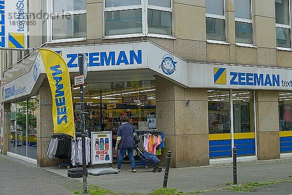 Laden  Zeeman Kleidung  Venloer Straße  Ehrenfeld  Köln  Nordrhein-Westfalen  Deutschland  Europa