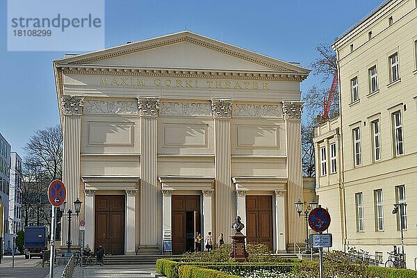 Maxim Gorki Theater  Unter den Linden  Mitte  Berlin  Deutschland  Europa