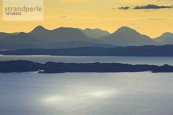 Blick von Isle of Skye zum Festland  Insel Raasay  Insel Rona  Schottland  Großbritannien  Europa