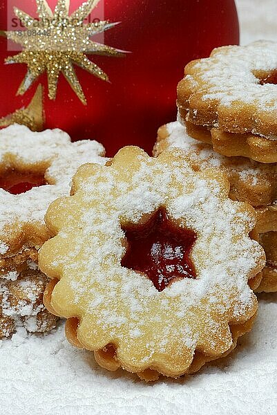 Puderzucker  Spitzbuben-Gebäck  Plätzchen  Gebäck  Kekse  Weihnachtsgebäck  backen  Zucker