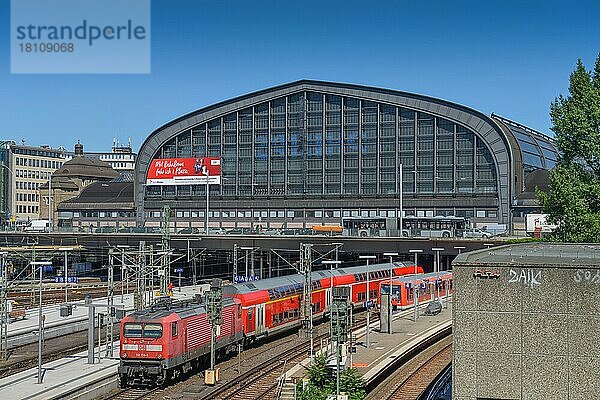 Regionalbahn  Südfront  Hauptbahnhof  Hamburg  Deutschland  Europa