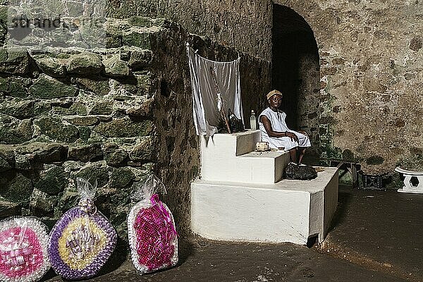 Innen  Verlies  Schrein  Priester  Cape Coast Castle  historisches Fort  Gold Coast  Sklavenburg  UNESCO-Weltkulturerbe  Cape Coast  Ghana  Afrika