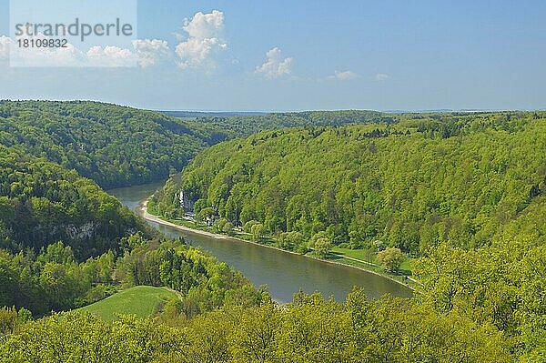 Blick auf die Donau  von der Befreiungshalle  April  Kehlheim  Altmühltal  Franken  Bayern  Deutschland  Europa