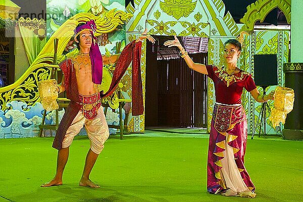 Tanz-Show in Phuket-Town  Insel Phuket  Thailand  Asien