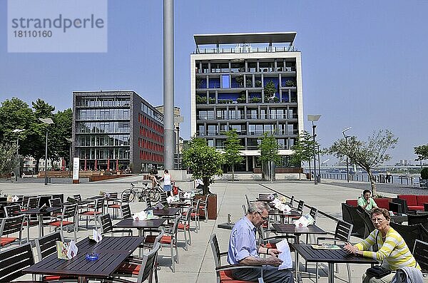 Cafe  Elisabeth-Treskow-Platz  Rheinauhafen  Köln  Nordrhein-Westfalen  Deutschland  Europa