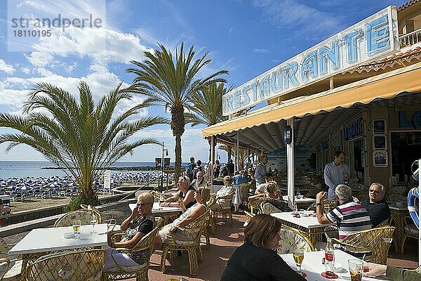 Restaurant an der Strandpromenade Playa de las Vistas in Los Christianos  Teneriffa  Kanarische Inseln  Spanien  Europa