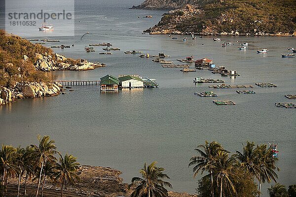 Fischerboote in Bucht von Vinh Hy  Vietnam  Asien