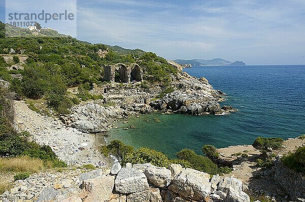 Ruinen und Strand von Iotape  Türkische Riviera  Türkei  Asien