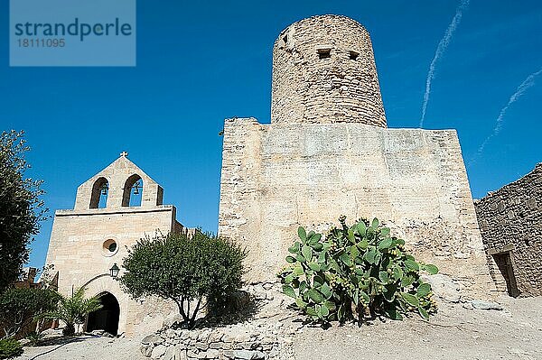 Kirche der Burg von Capdepera  Europa  Mallorca  Balearische Inseln  Spanien  Europa