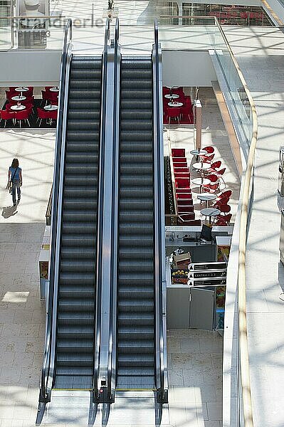 Rolltreppe  Eurovea Galleria  Einkaufszentrum  Bratislava  Slowakei  Pressburg  Europa