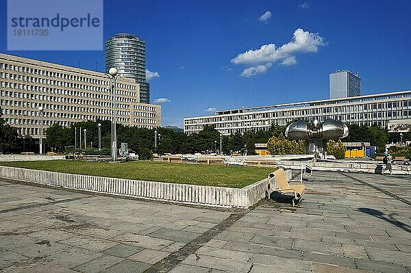 Namesti Slobody  Springbrunnen Druzba  Altstadt Stare Mesto  Bratislava  Slowakei  Pressburg  Platz der Freiheit  Europa