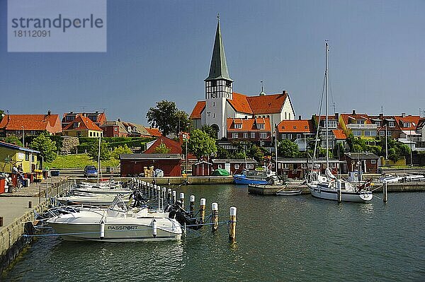 Boote im Hafen  Kirche St. Nicolai  Ronne  Bornholm  Dänemark  Europa