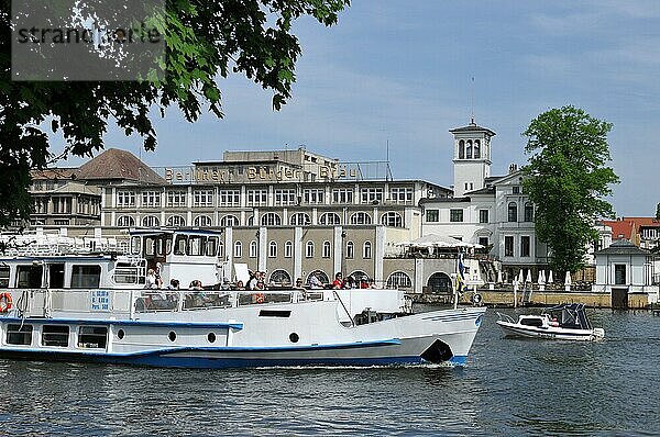 Brauerei Berliner Bürgerbräu  Spree  Friedrichshagen  Berlin  Bürgerbräu  Ausflugsdampfer  Ausflugsboot  Deutschland  Europa