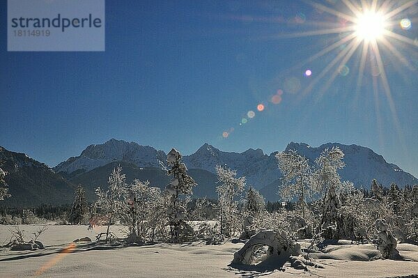 Winterlandschaft  Karwendelgebirge  Oberbayern  Isartal  Deutschland  Europa