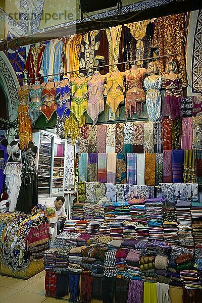Großer Bazar  Tuchladen  Textilladen  Textilien  Istanbul  Türkei  Asien