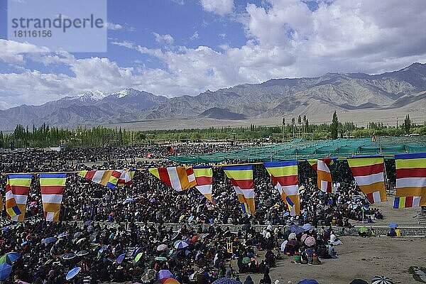 Pilger  Kalachakra-Initiationen durch den Dalai Lama  Choklamsar  Ladakh  Jammu und Kaschmir  Indien  Asien