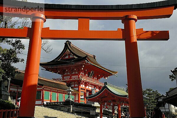 Eingang zum Fushimi Inari-Schrein  Shinto-Schrein  Fushimi-ku  Kyoto  Japan  Asien