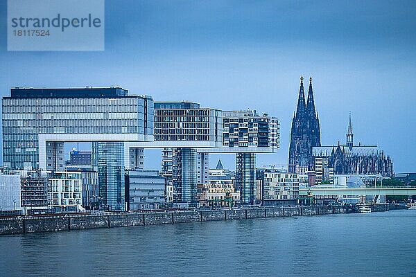 Kranhäuser  Rhein  Köln  Nordrhein-Westfalen  Deutschland  Europa