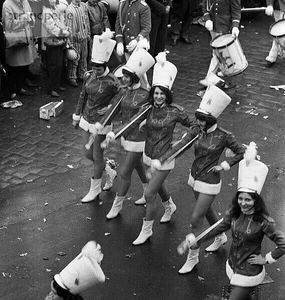 Der Karnevalsumzug in Jahre 1966 in Koeln  Deutschland  Europa