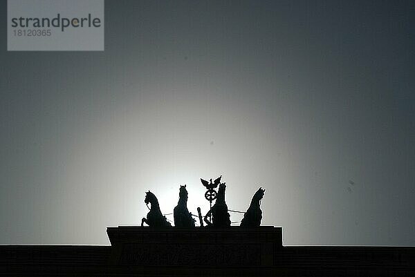 Brandenburger Tor  Quadriga  Pariser Platz  Berlin  Deutschland  Europa