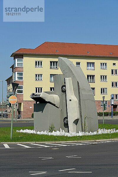 Kunst  Wolf Vostell 'Zwei Beton-Cadillacs in Form der nackten Maja'  Rathenauplatz  Halensee  Wilmersdorf  Berlin  Deutschland  Europa