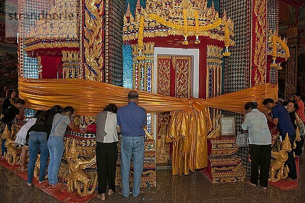 Songkran Tempelschmuck  Wat Bang Riang  buddhistischer Tempel  Thap Put  Amphoe hap Put  Provinz Phang Nga  Thailand  Südostasien  Asien