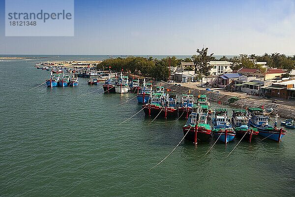 Fischerboote im Hafen von Phan Rang  Ninh Thuan  Vietnam  Asien