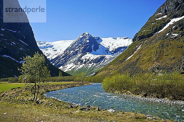 Fluss  nasjonalpark  Breheimen Nationalpark  Bergen  Provinz Hordaland  Norwegen  Europa